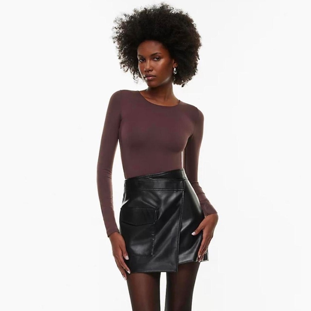 Aritzia Long Sleeve Top in Dark Brown